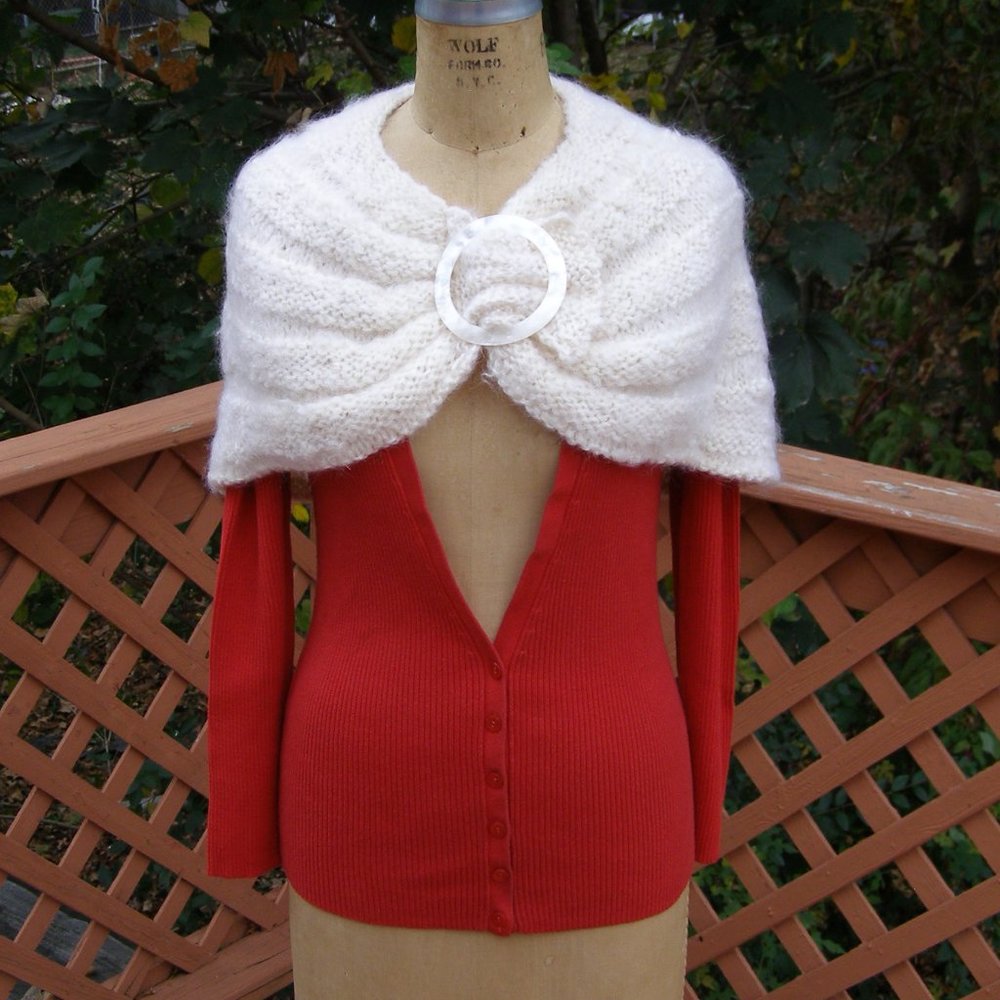 Beautiful Handmade Shawl w/Pearl color Buckle - Picture 14 of 16